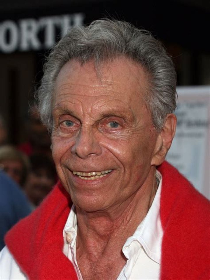 Obituary: Mort Sahl Wife Kenslea Sahl – Net Worth & Death Cause Explored