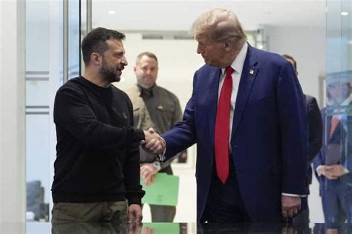 
Orlando Bloom visits Ukraine, hand on heart gesture before shaking hands with Volodymyr Zelensky goes viral 