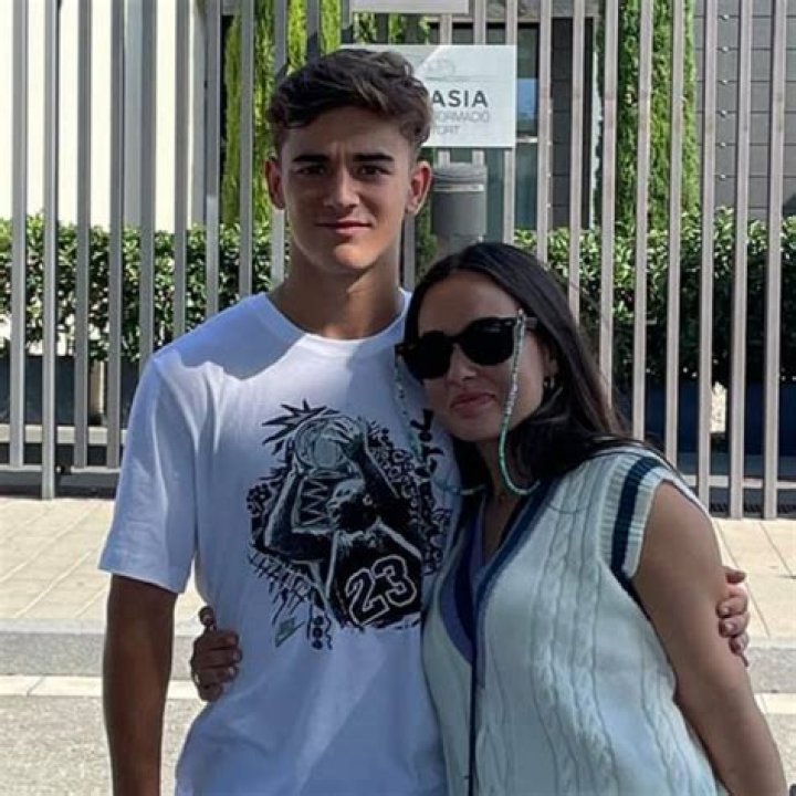 Pablo Gavi Religion: Is He Christian? Meet His Parents Pablo Páez And Gavinin Anas