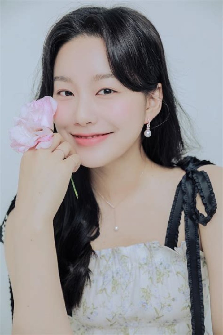 Park Yoo-na Bio, Wiki, Age, Height, Parents, WIP Agent, and Net worth