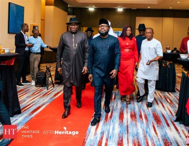 
Patience Jonathan and her husband Goodluck Ebele Jonathan cut her birthday cake together 