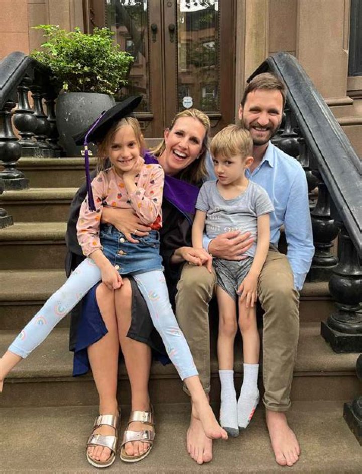 Poppy Harlow Salary, Age, Feet, Husband, Net Worth, Baby, Legs, Pregnant, Bio