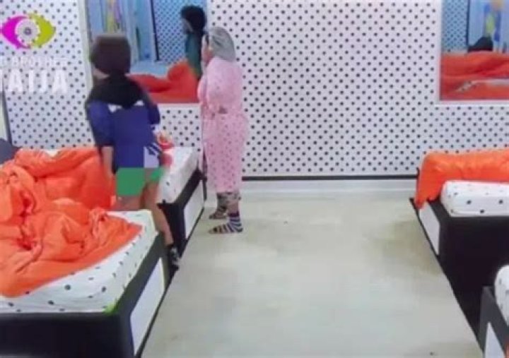 
Reactions As Phyna Freezes Out Amaka As She Returns To Her Bed after A Long Night with Groovy 