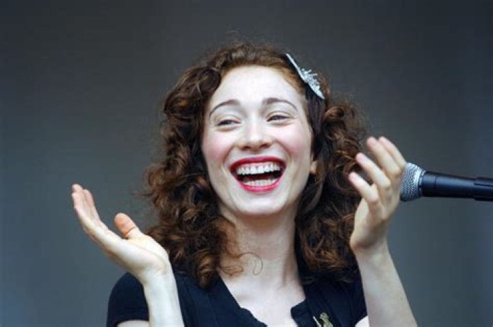 Regina Spektor Net Worth: Details About Singing, Age, Bf, Income, Career - SarkariResult
