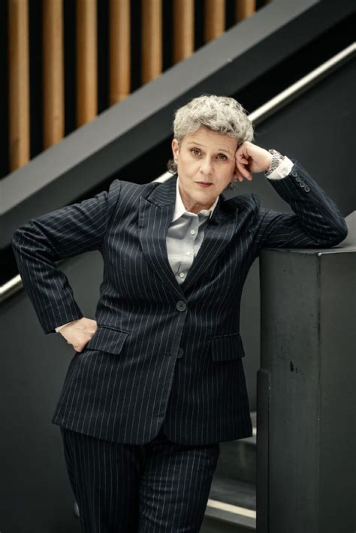 Rhona Cameron Net Worth