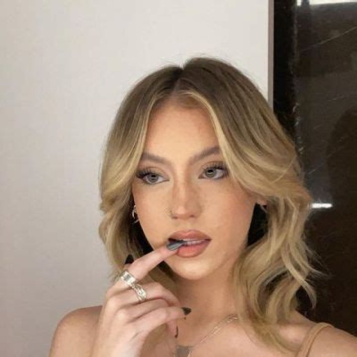 
Riley Hubatka Had Plastic Surgery To Repair Her Broken Nose 