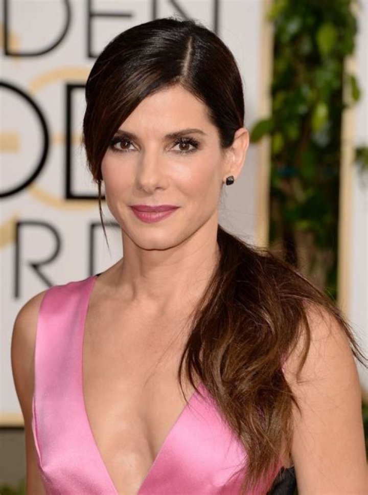 Sandra Bullock Complete Biography – Truth About Her Age, Net Worth & Personal Life