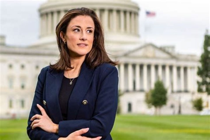 
Sarah Hutchinson Height, Weight, Net Worth, Age, Birthday, Wikipedia, Who, Nationality, Biography 