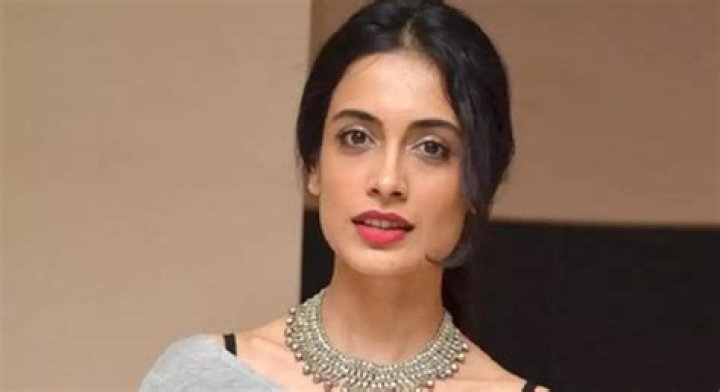 Sarah Jane Dias Height, Weight, Net Worth, Age, Birthday, Wikipedia, Who, Instagram, Biography