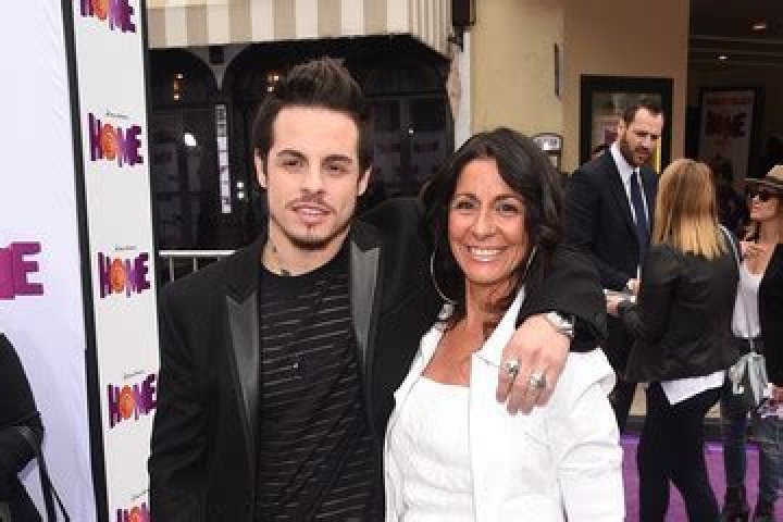 Shawna Lopaz (Casper Smart’s Mother) Bio, Wiki, Age, Height, Husband and Net Worth
