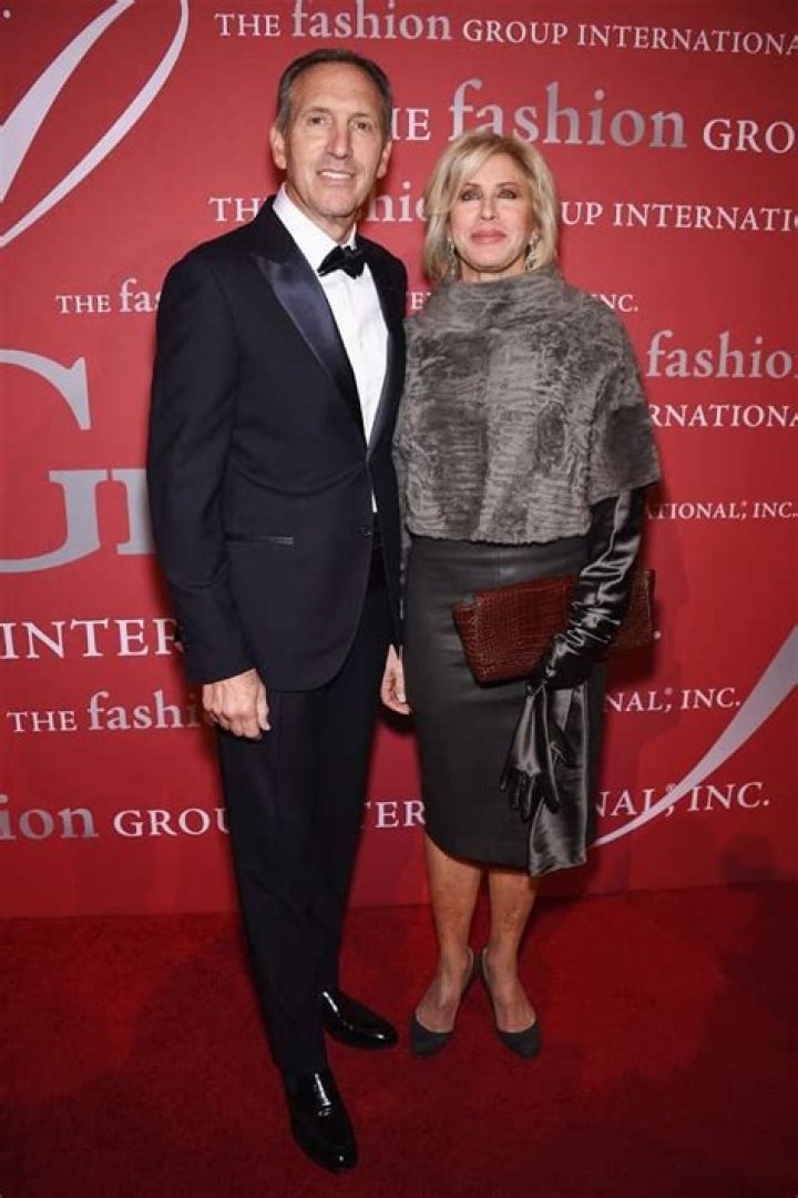 Sheri Kersch Schultz Biography, Wiki, Age, Husband (Howard Schultz), Children, Net Worth, Height, Nationality, Ethnicity and Instagram