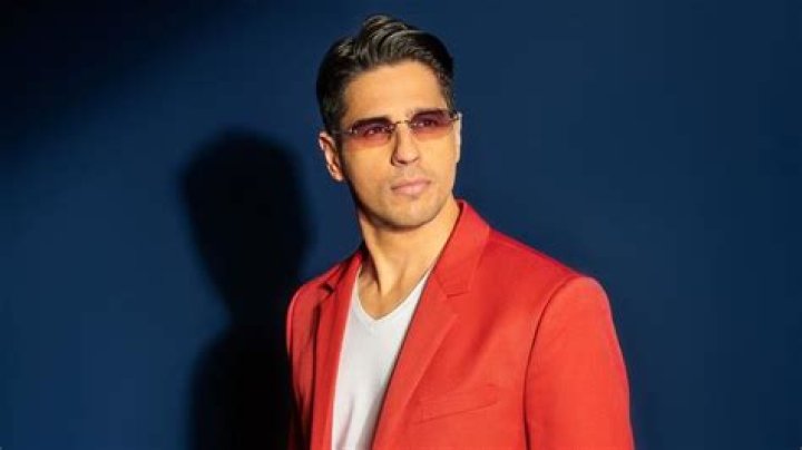 Sidharth Malhotra Net Worth: Details About House, Career, Income, Assets - SarkariResult