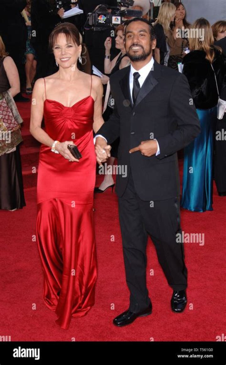 
Son Of Naveen Andrews Dating An Older Married Woman 