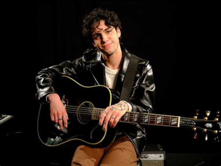 Stephen Sanchez Net Worth, Wiki, Parents, Ethnicity, Religion, Bio, Age, Family And More - SarkariResult