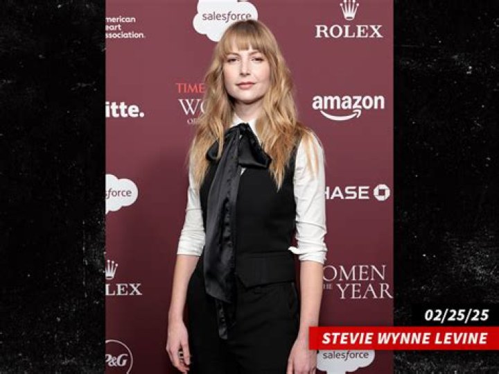 Stevie Wynne Levine Height, Weight, Net Worth, Age, Birthday, Wikipedia, Who, Instagram, Biography
