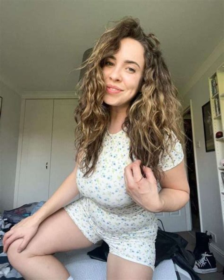 Suzanne May Net Worth