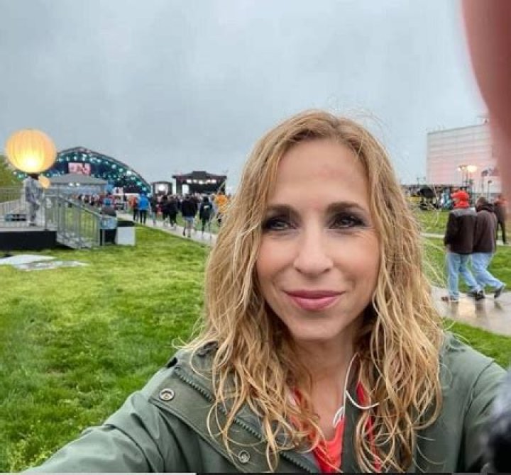 Suzanne Stratford Net Worth