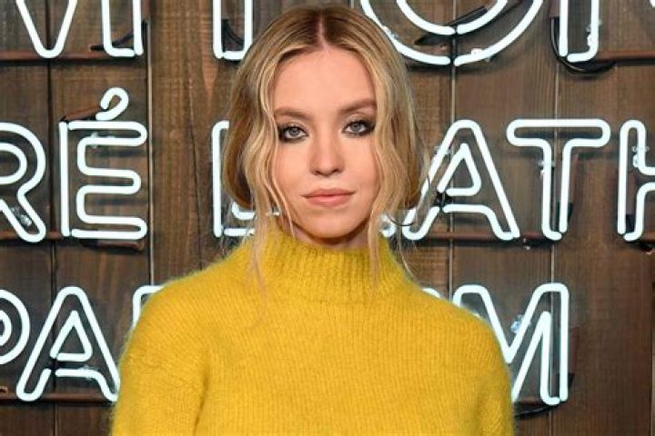 
Sydney Sweeney Won’t Comment on Controversial Pics of Mom’s Birthday: ‘It’s Been a Wildfire’ 