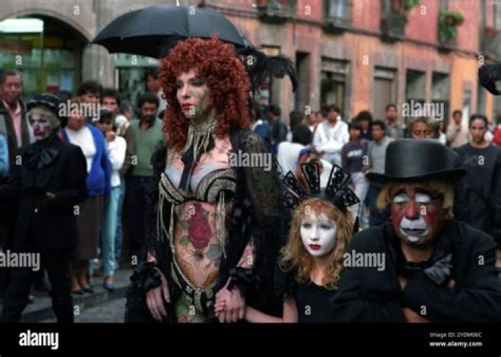 Thelma Tixou Net Worth