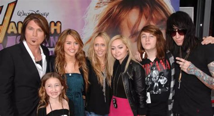 These Are Miley Cyrus’ Brothers, Sisters and Step Siblings From Both Her Parents