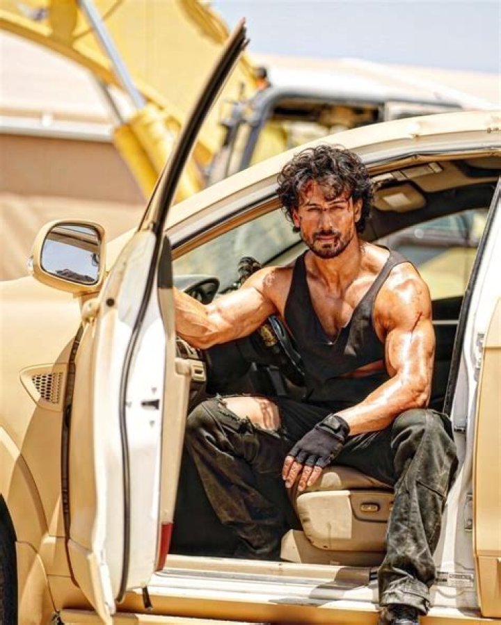 Tiger Shroff Height, Weight, Net Worth, Age, Birthday, Wikipedia, Who, Nationality, Biography