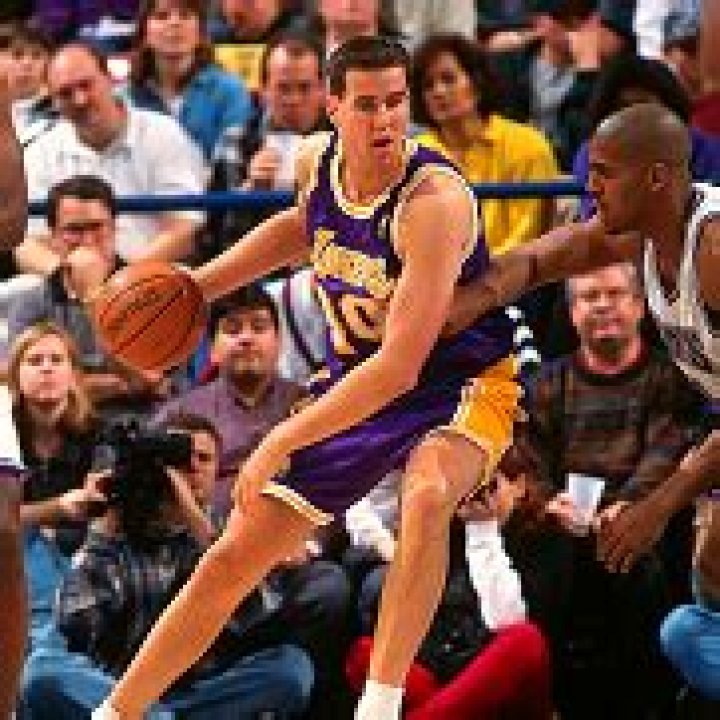 Travis Knight (basketball)