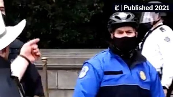 
Tucker Carlson Airs Jan 6 Video Questioning Officer Sicknick’s Death 
