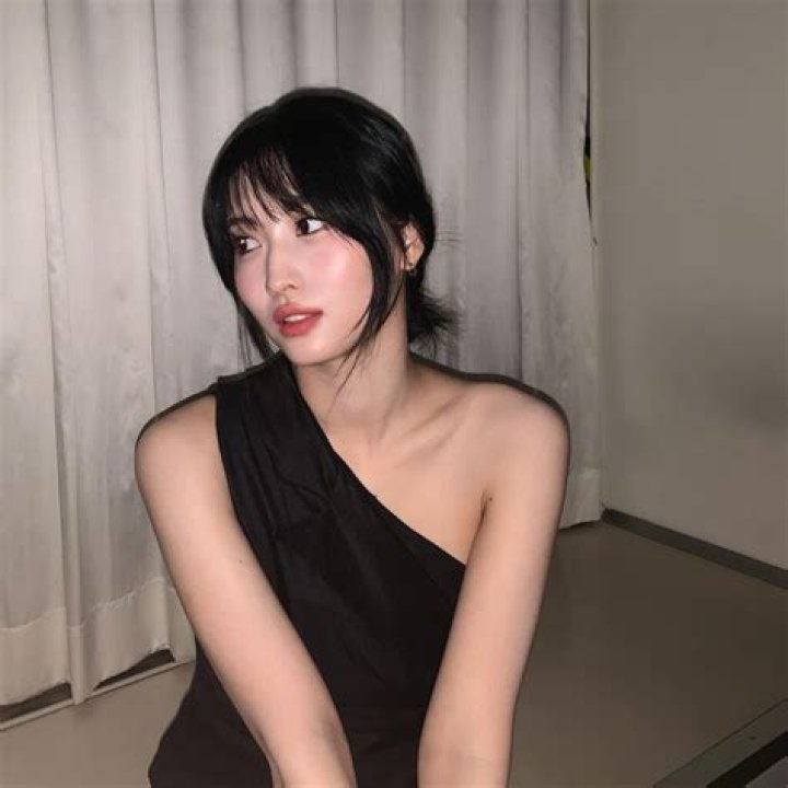 Twice Momo’s Beauty Secrets: From Glossy Skin To Experimental Makeup