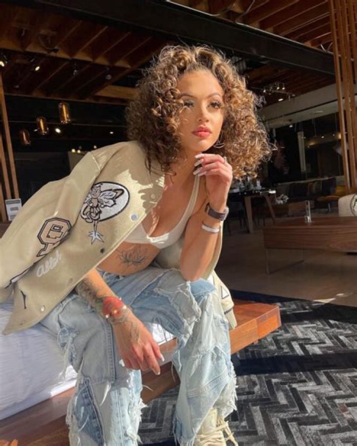 Vicky Albright Net Worth