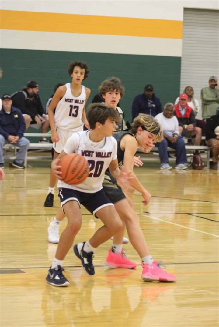 
Vt. Man Dead After Fight Breaks Out at Middle School Basketball Game 