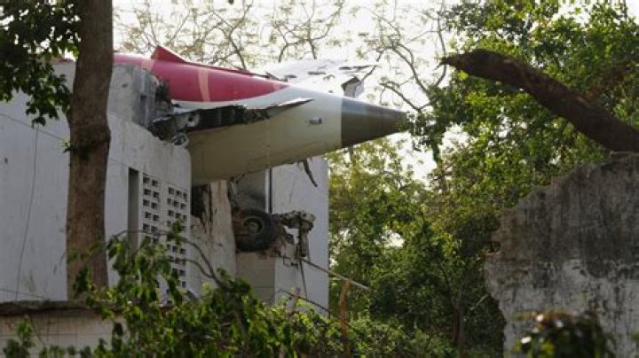 Was Ronnie Dunn In A Plane Crash – What Happened To His Face? Singer’s Injury