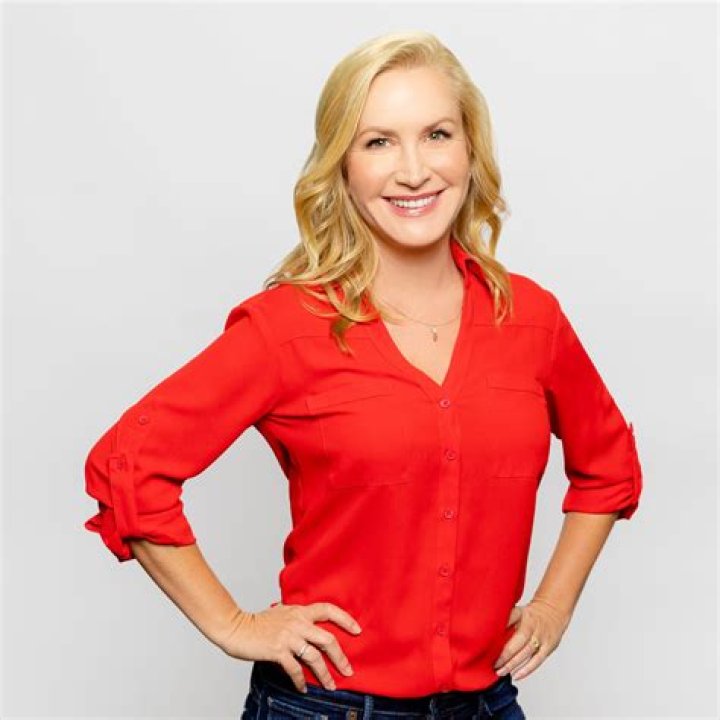 Where does angela kinsey live