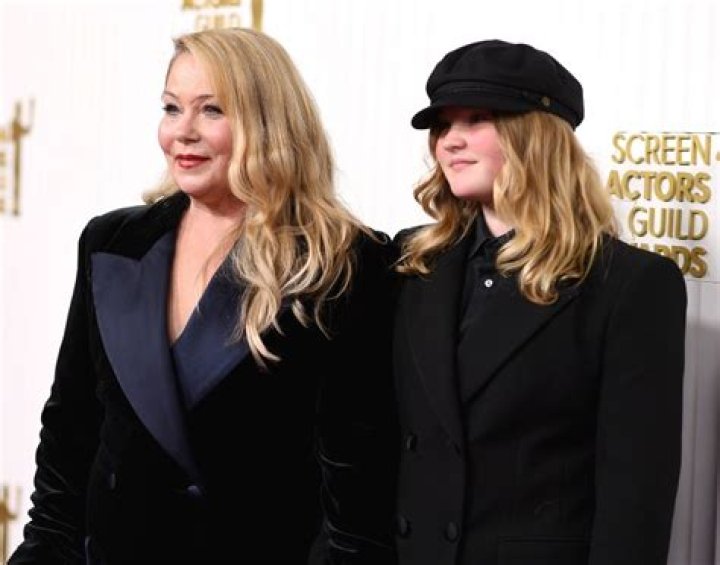 
Who are Christina Applegate Parents? Christina Applegate Biography, Parents Name, Nationality and More 