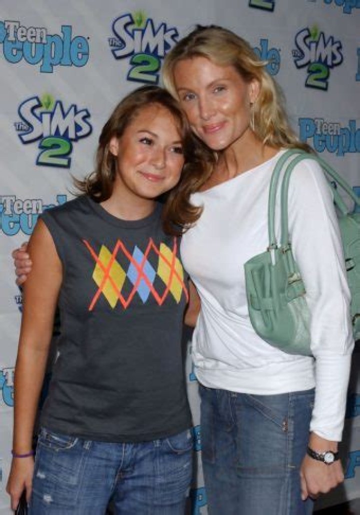 
Who Are Gina Rue And Baruch Vega, Alexa PenaVega’s Parents? Meet the Actress Family from Love in the Limelight 