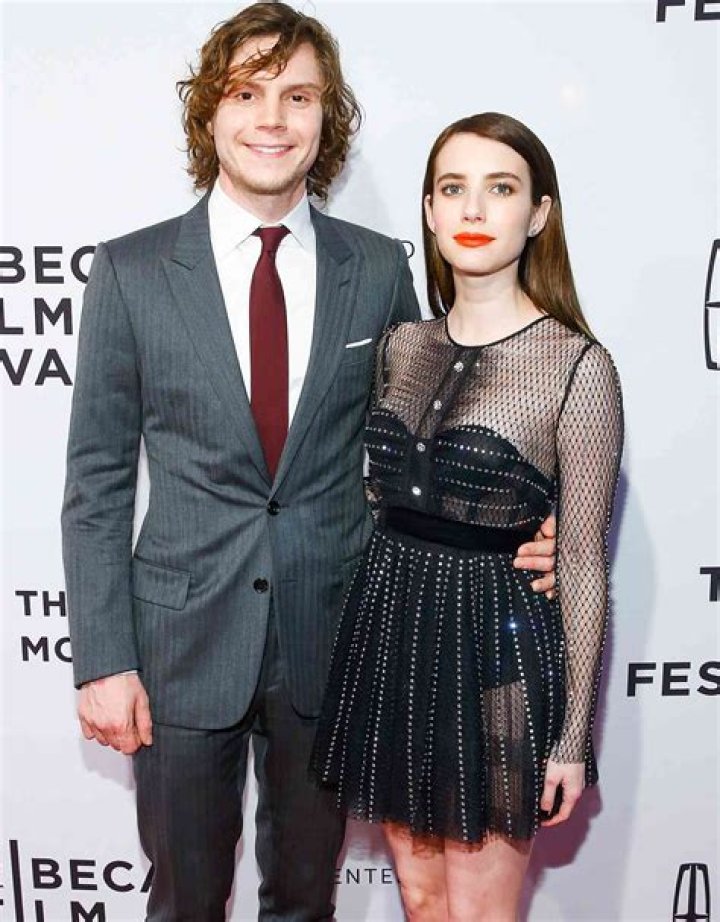 Who Is Aaron Ashmore Wife Zoë Kate? Children & Family