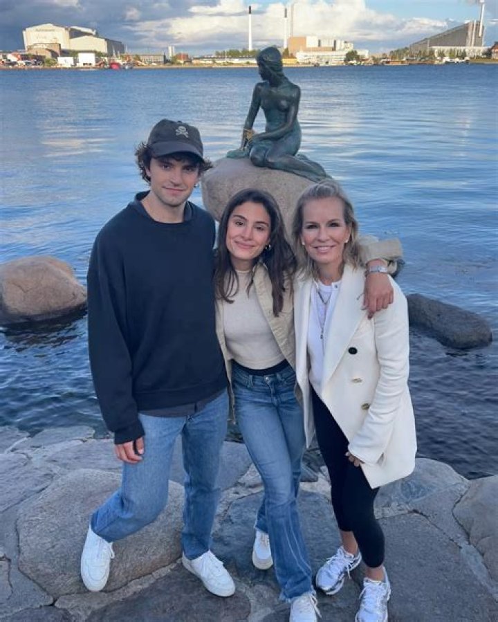 Who Is Chloe Ashton? Everything To Know About Dr. Jennifer Ashton Daughter