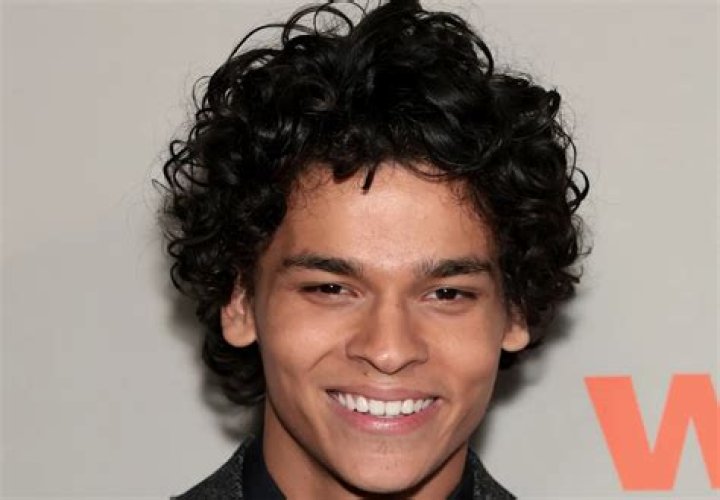 Who Is D’Pharaoh Woon-A-Tai Twin Mi’De Xxavier? Meet The Reservation Dogs Actor Family