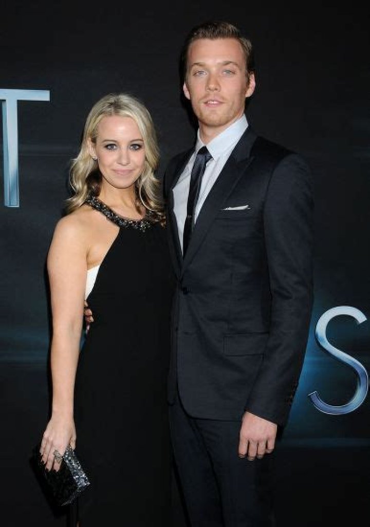 
Who is Jake Abel? Girlfriend, Net Worth, Family, Biography 
