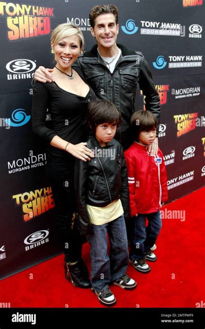 Who Is Perry Farrell Wife Etty Lau Farrell? Age Gap And Family Details