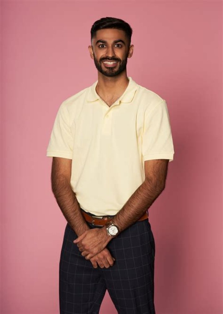 
Who Is Simmer Bajwa From Love Is Blind? Age Wikipedia And Net Worth 