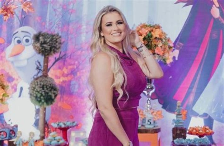 Who is Talita Roberta Pereira? Everything About Charles Oliveira’s Wife