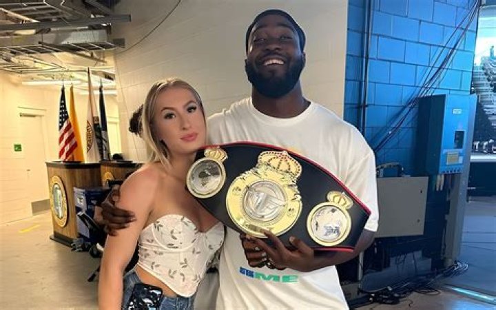 
Who Is TikTok Simple Simon’s Wife? Relationship Timeline With Astrid Wett 