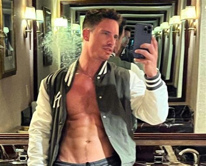 
Who was Jeff Thomas? Instagram model dies in apparent suicide after reportedly jumping out of window in Miami 