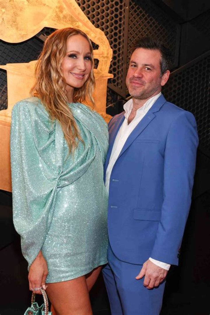 Why Do Fans Think Nikki Glaser Is Pregnant In 2022? Update On Her Realtionship With Chris Convy
